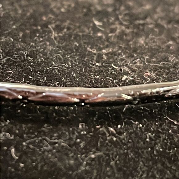 7.5” retro-1990s-solid gunmetal gray diamond textured stackable bangle bracelet - Picture 6 of 9